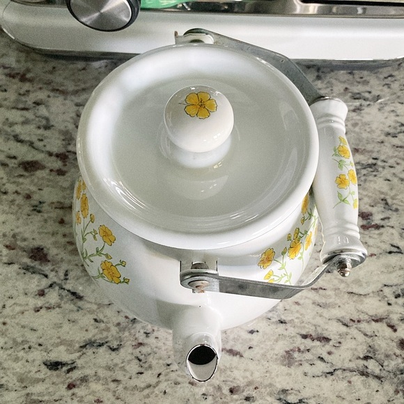 Vintage Yellow and White Floral Enamel Teapot - Picture 6 of 10
